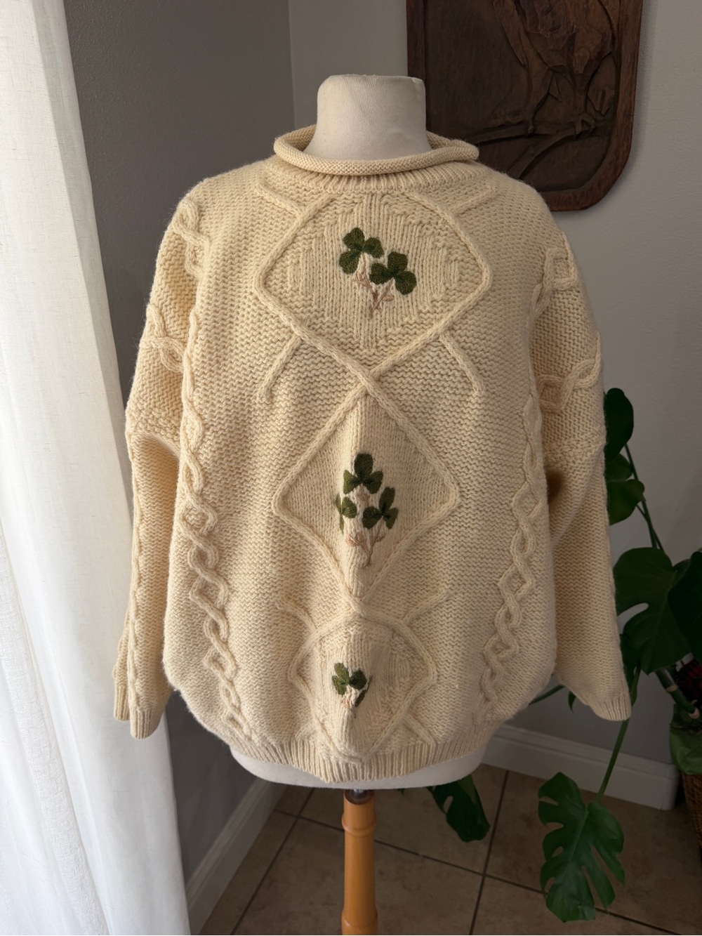 Vintage Acorn Pure New Wool Cable Knit Sweater XL Shamrock Embroidered Cream